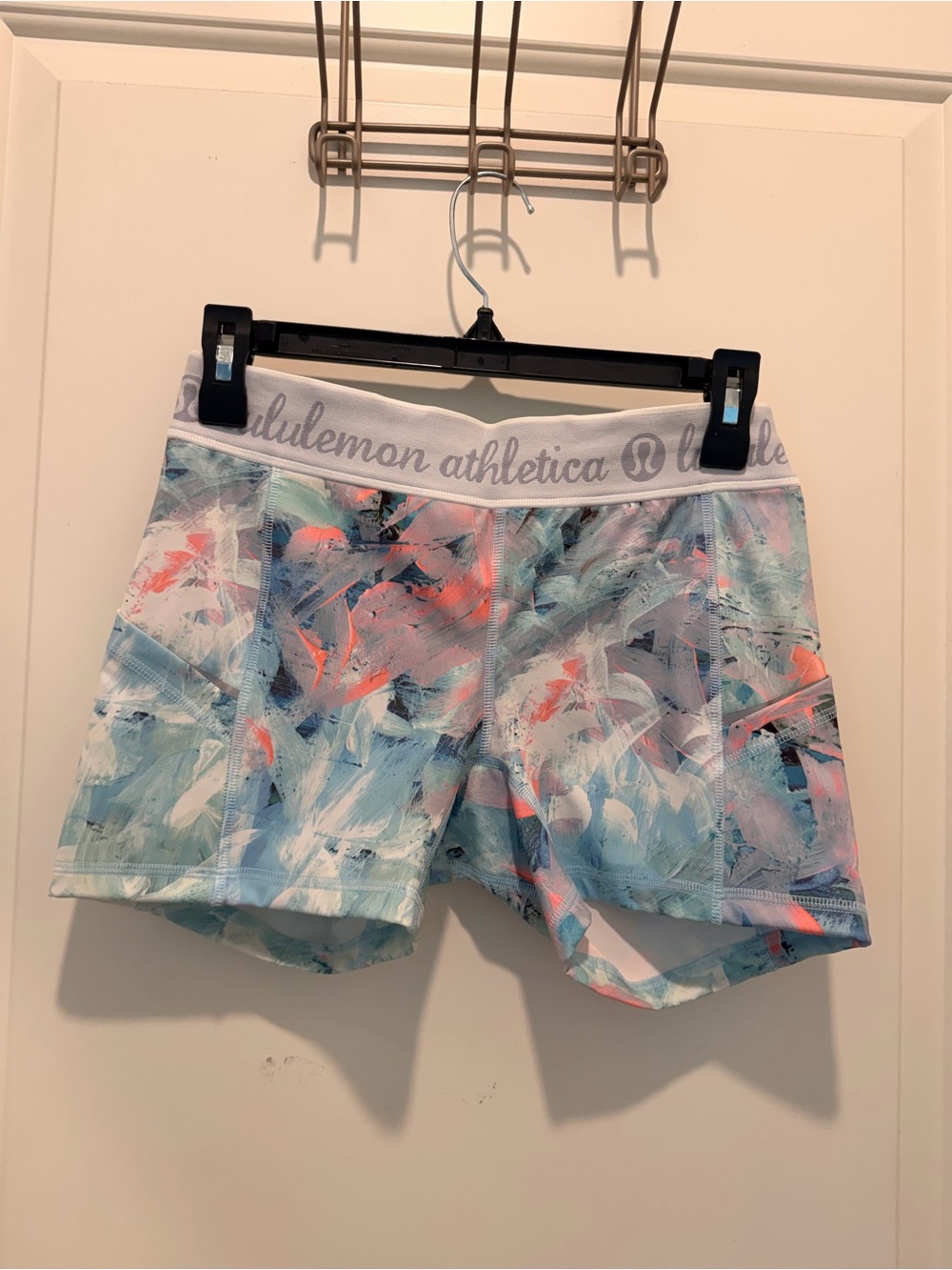 Lululemon Athletica
Multicolor Abstract Printed
Athletic Shorts Size 8
